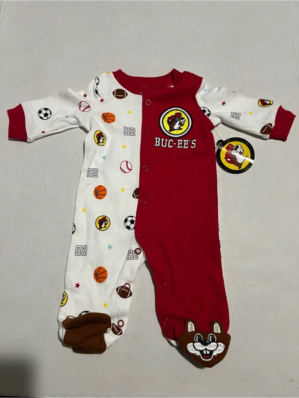 Buc-ee's sports baby footed sleeper Size NB